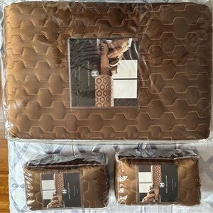 Premium Hotel Collection Quilted Coverlet and 2 Shams in King size